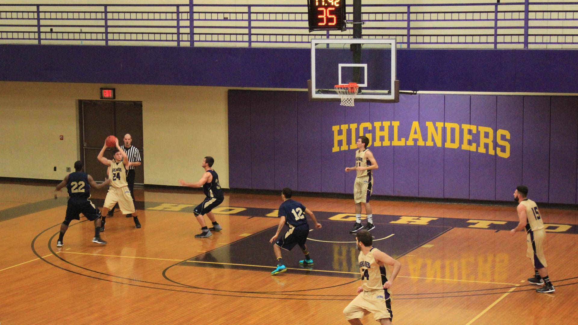 Men's Basketball game in Nielsen
