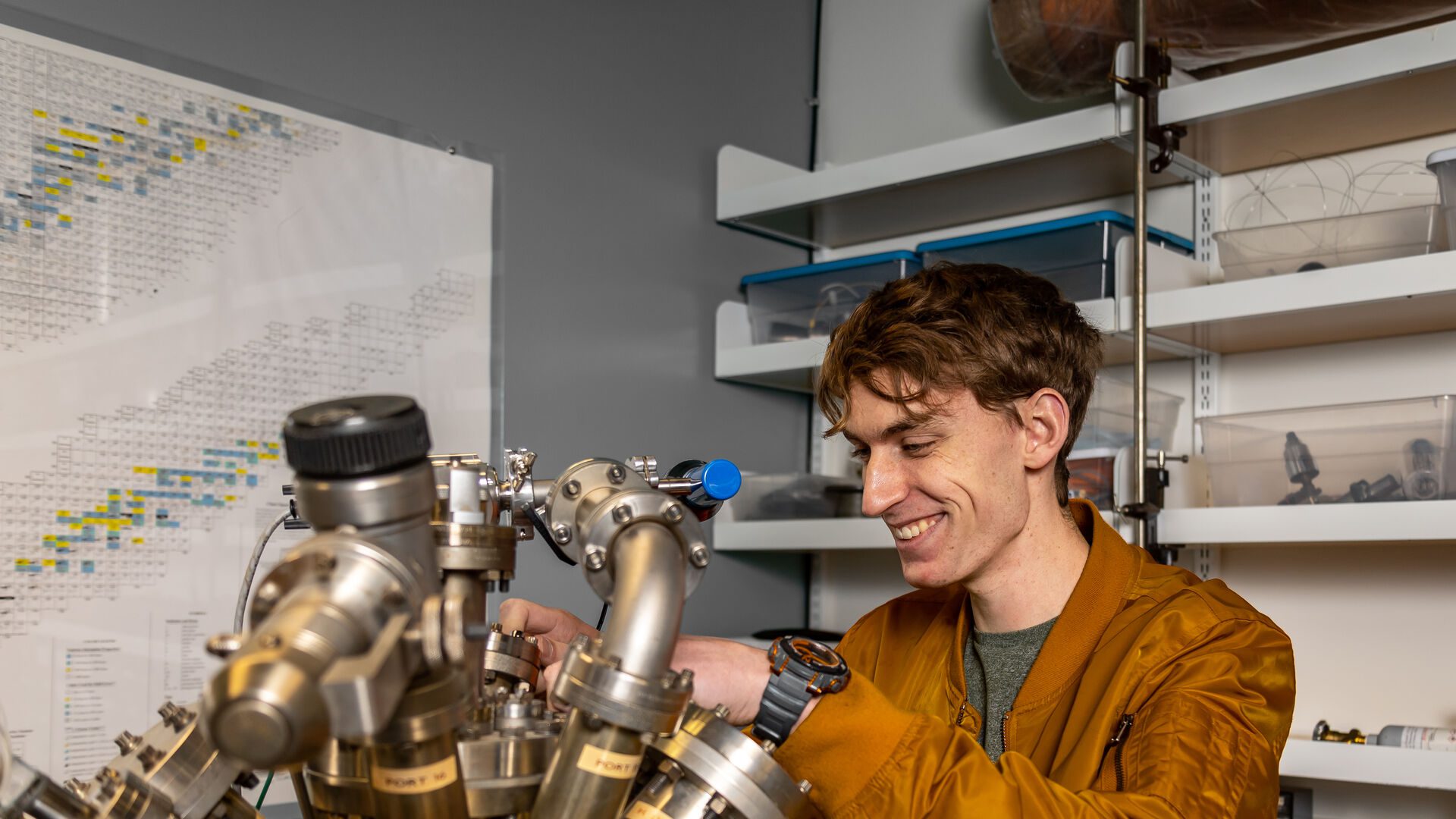 ���Ͽ� student working with instruments in physics lab.
