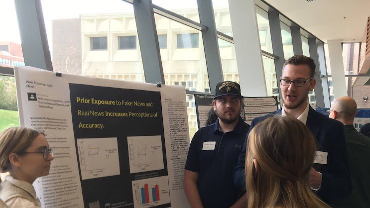 Houghton Universitypsychology student presenting at conference.