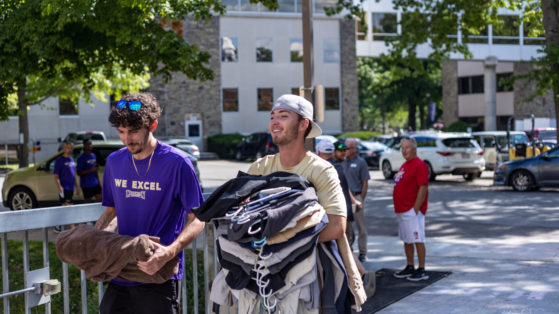 Houghton Universitystudent helping new student move-in.