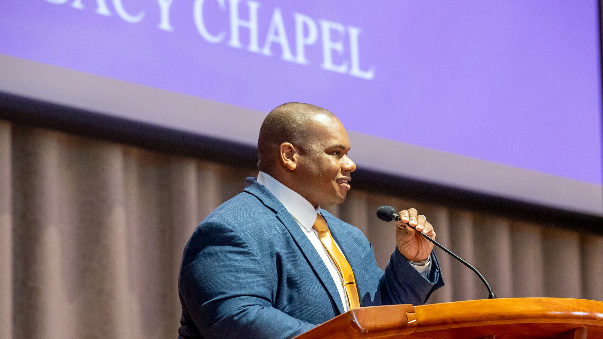 President Lewis at the Alumni Awards at ����ר�� College