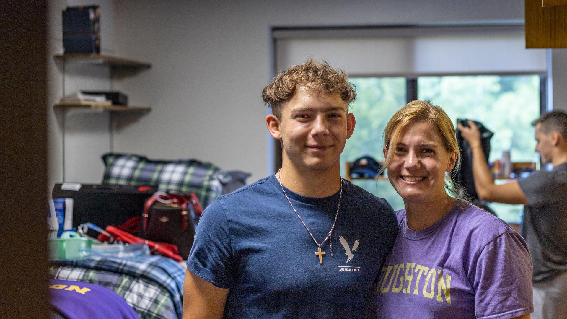 Houghton Universitystudent with mother moving into dorm room.