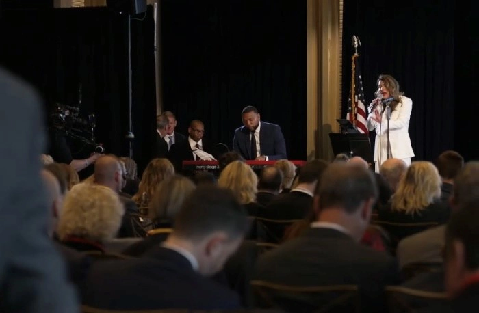 Woman singing at National Gathering for Prayer and Repentance in Washington D.C.