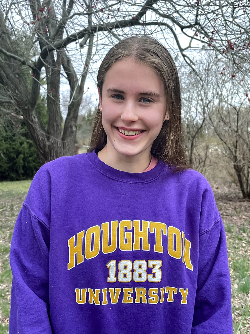 Carolyn Powers wearing a ����ר�� sweatshirt and smiling.