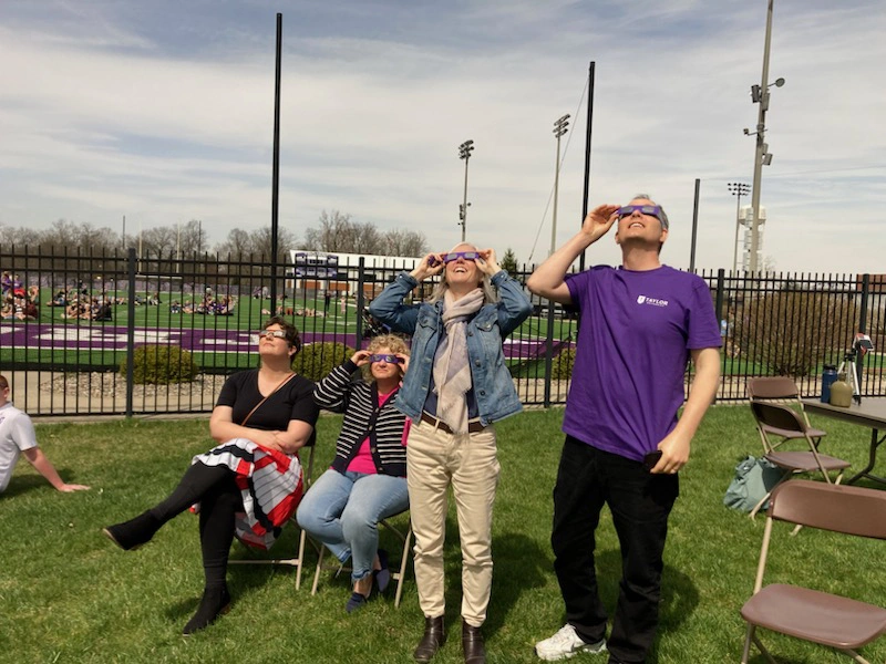 Houghton Universityprofessor Katrina Koehler with ����ר�� alumni viewing the eclipse at Taylor University.