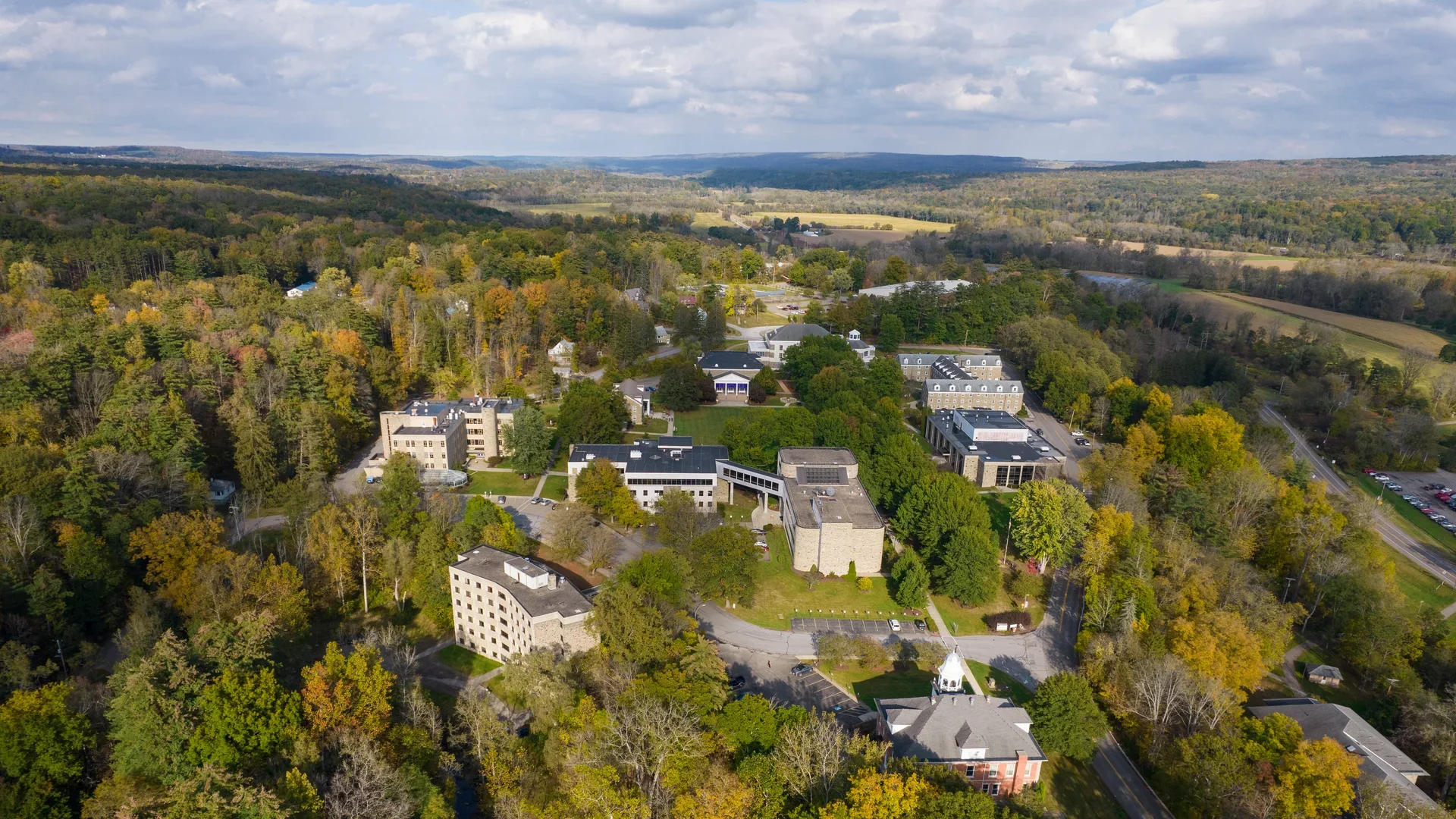 Aerial view of ����ר��'s campus during the fall.