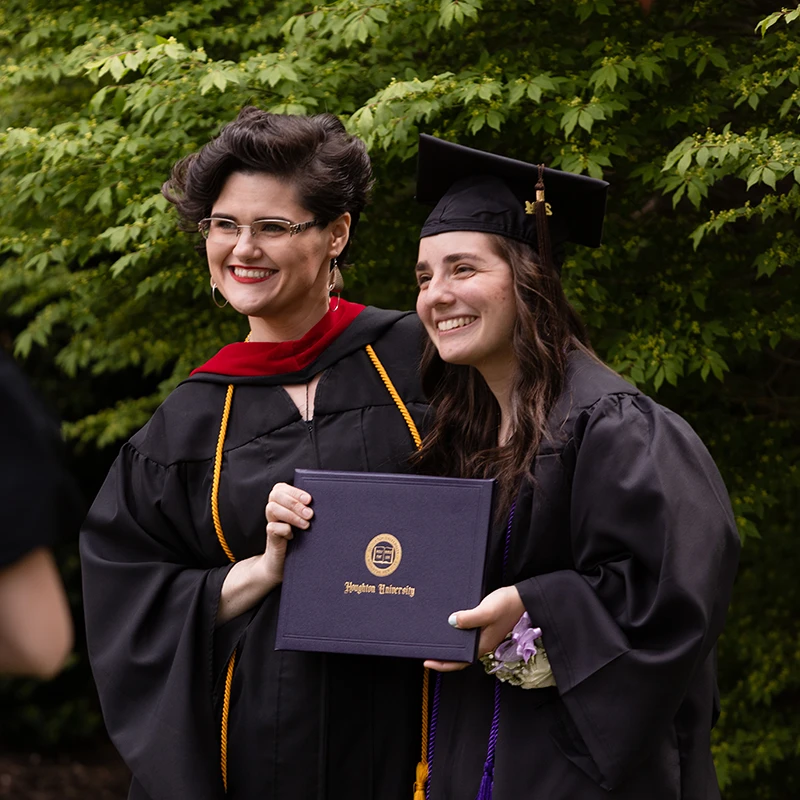 Houghton Universitygraduate with ����ר�� professor.
