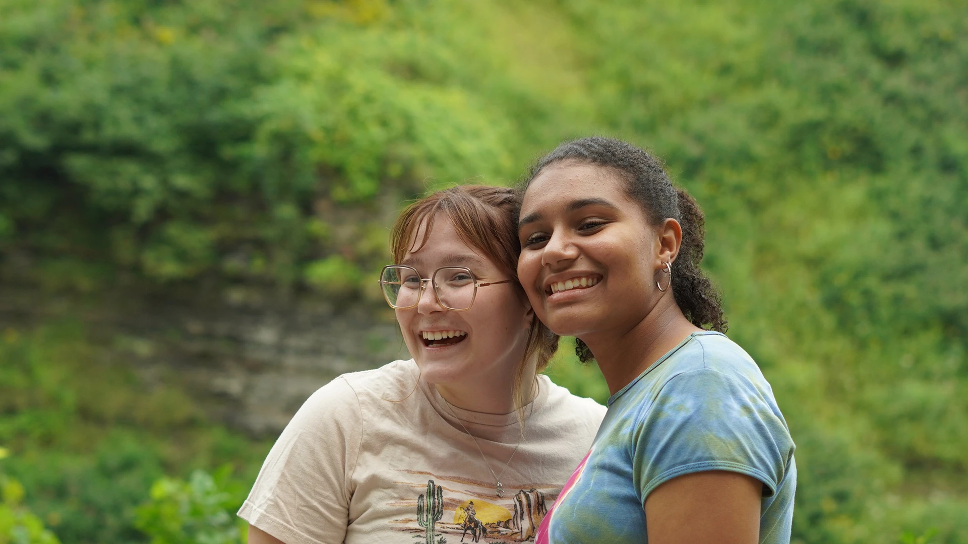 Two ����ר�� students at local park as part of Interconnect program.