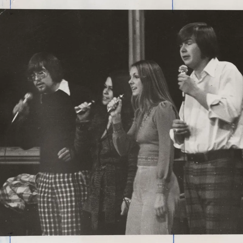 1976 ����ר�� students singing in SPOT