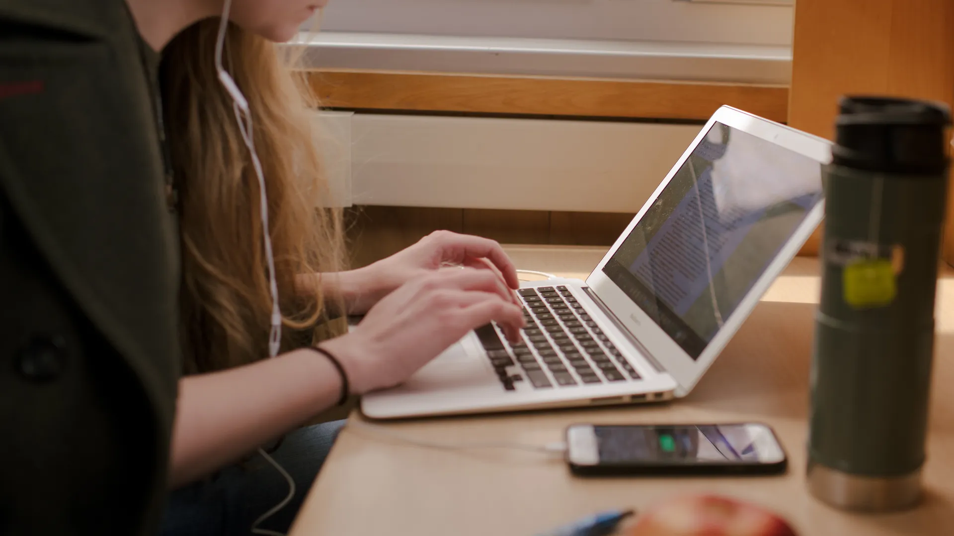 Houghton UniversityMBA student working on laptop on coursework for AI concentration.