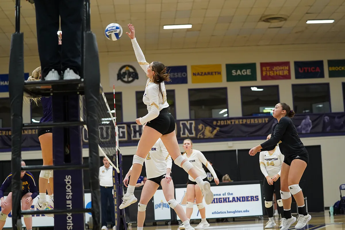 Volleyball players at houghton