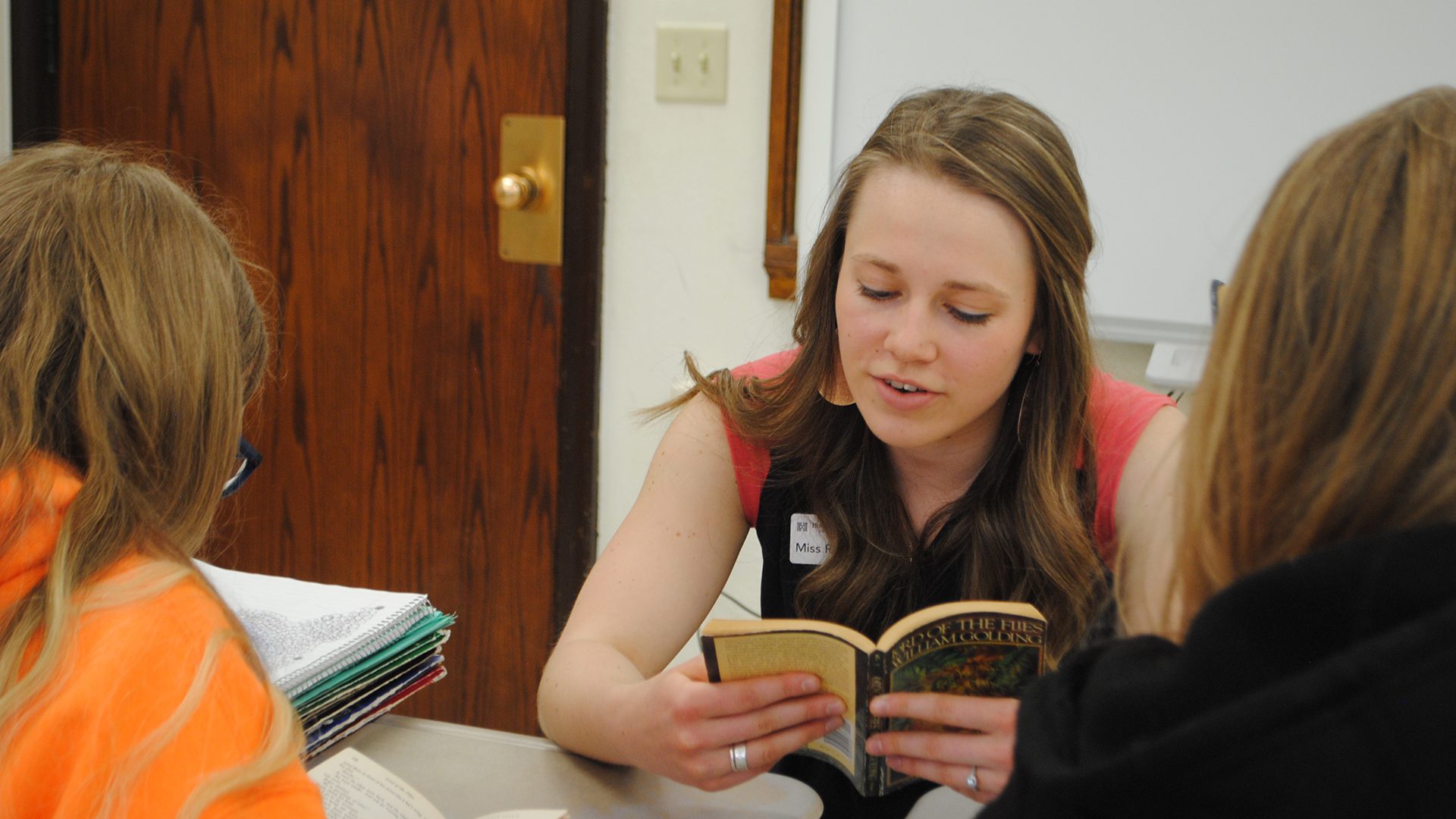 Houghton student teacher working towards her Masters in Literacy Education, reading to students.