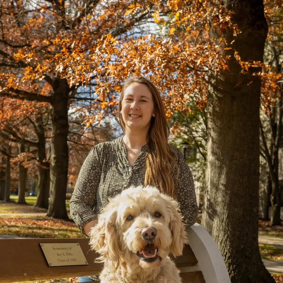Hannah Bailey staff member at ���Ͽ� pictured with her dog.