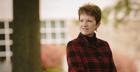 ���Ͽ� president emerita, Shirley A. Mullen outside campus.