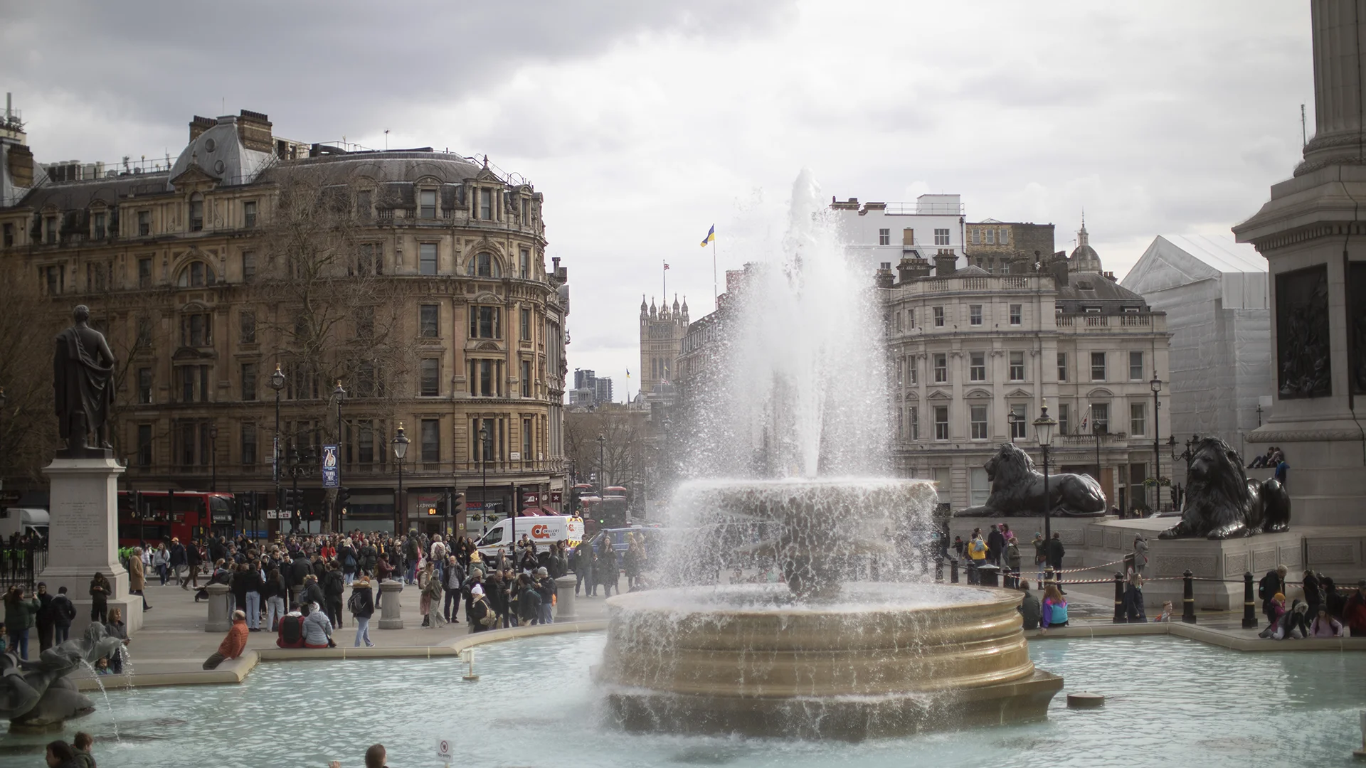 Fountain in downtown London during student Honors trip.