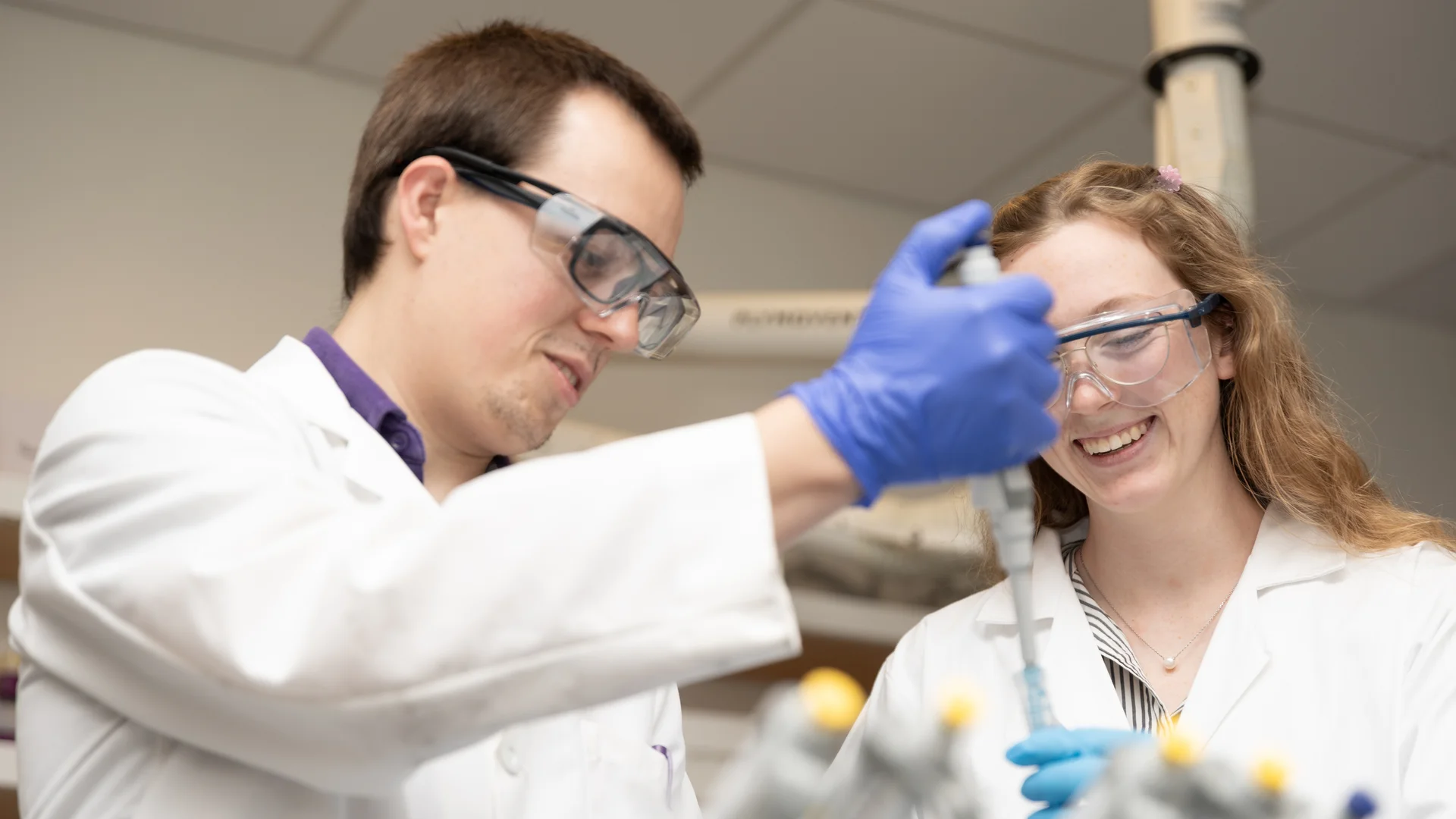 Houghton professor Daniel Hammer working with student in lab.