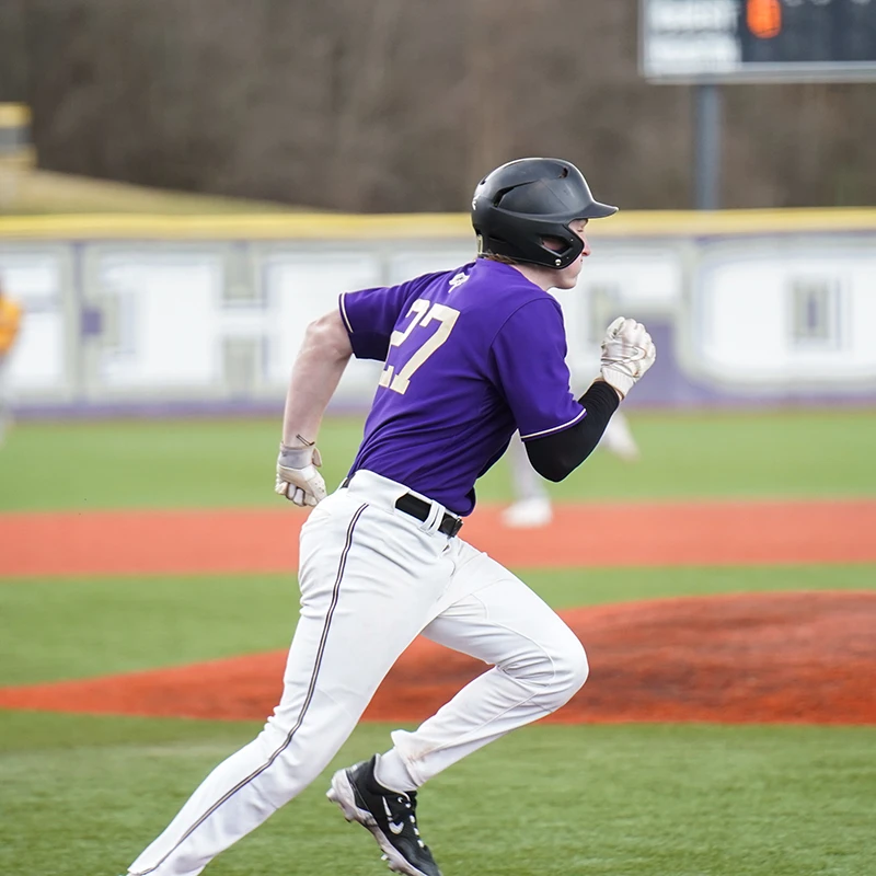 Houghton mens baseball players Vincent Lucyszyn running for base.