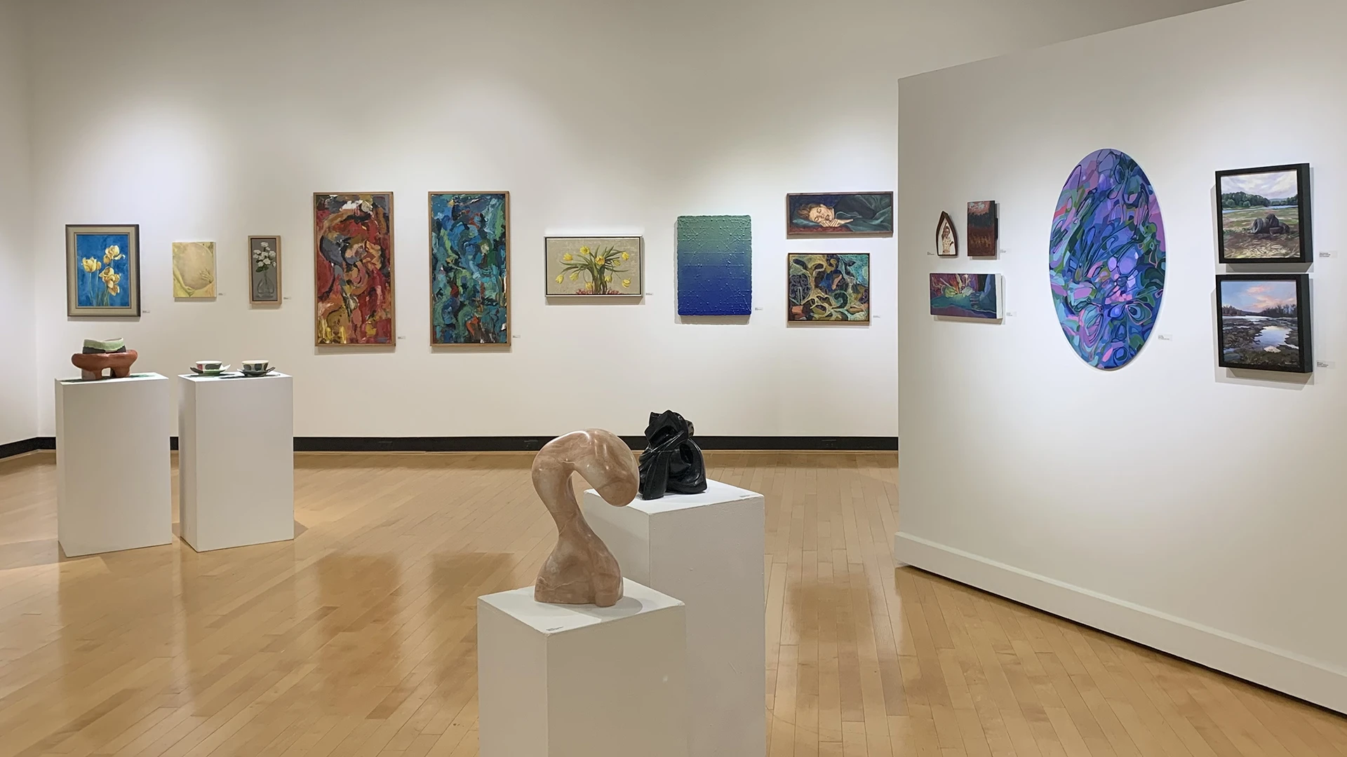 Gallery view of the Ted Murphy Alumni Exhibit at the Ortlip Gallery at ���Ͽ�.